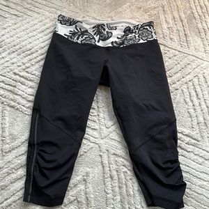 Lululemon Run: For Your Life Crop - Black / Laceoflage Polar Cream Black -Size 8